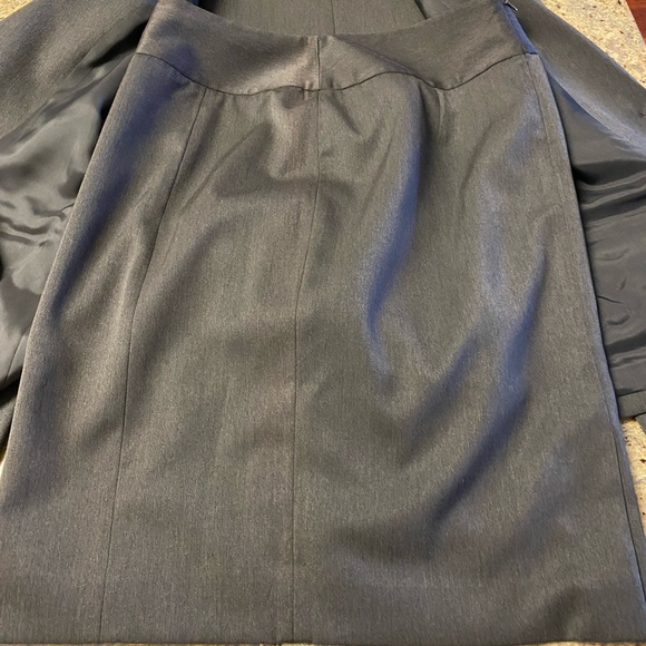 Anne Klein classic grey business suit, jacket, pant and skirt - Picture 3 of 6